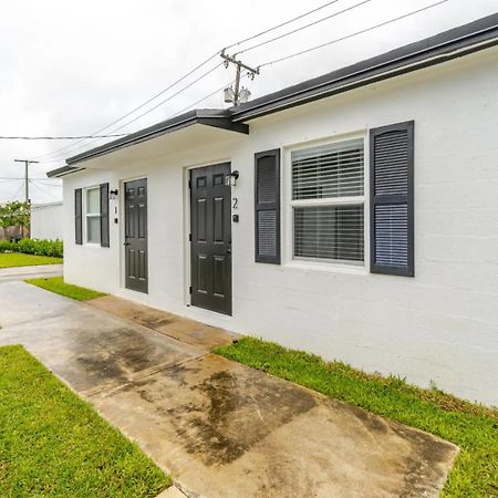 Отель West Palm Beach Escape Экстерьер фото