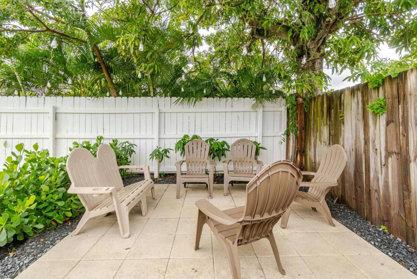 Отель West Palm Beach Escape Экстерьер фото