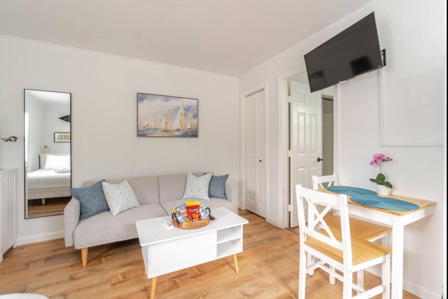 Отель West Palm Beach Escape Экстерьер фото
