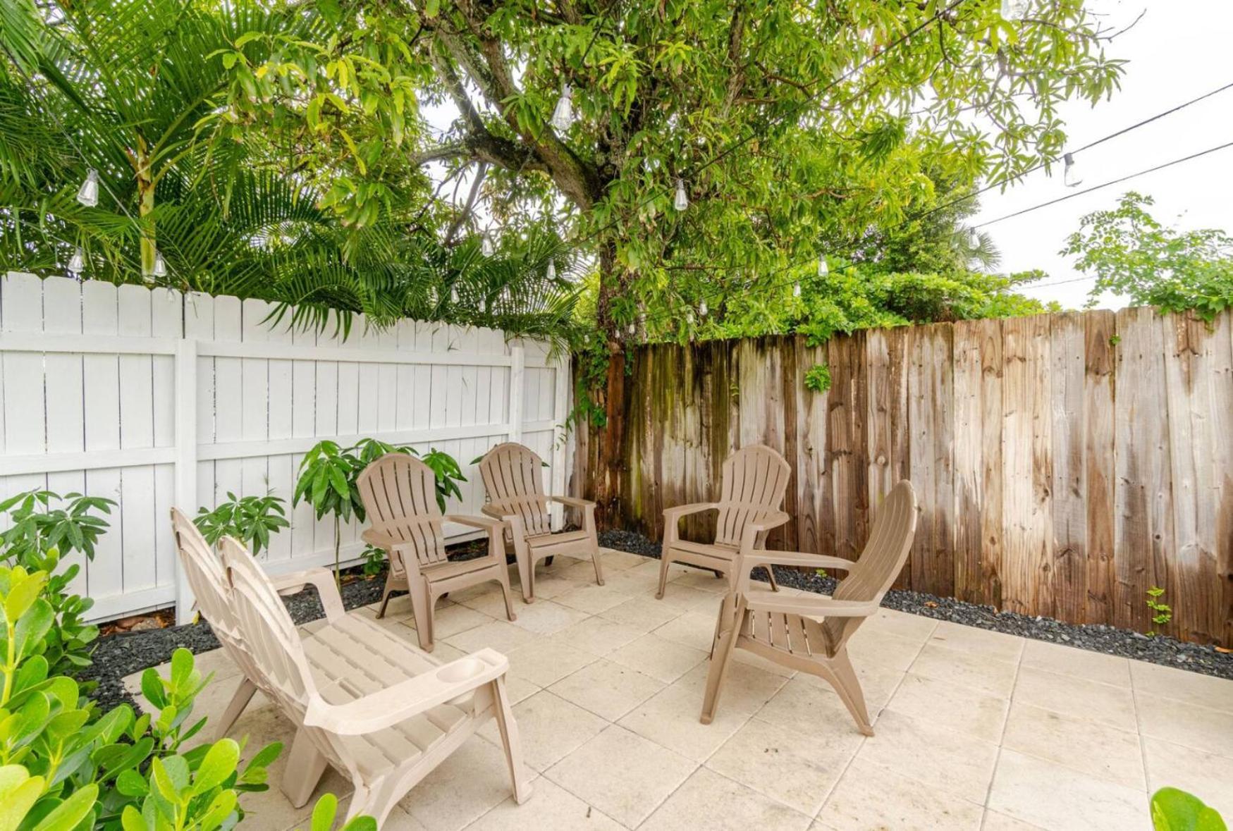Отель West Palm Beach Escape Экстерьер фото