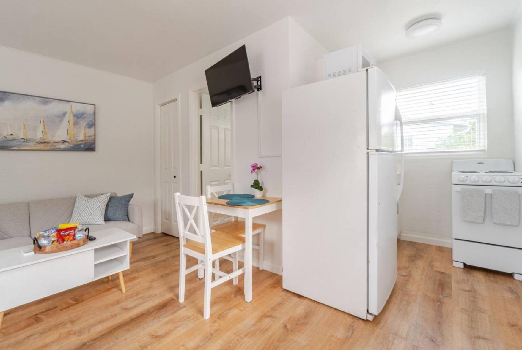 Отель West Palm Beach Escape Экстерьер фото
