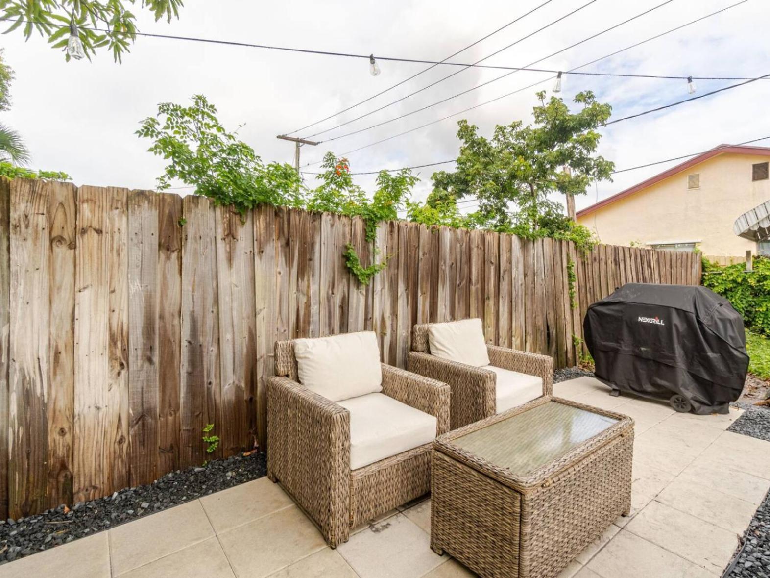 Отель West Palm Beach Escape Экстерьер фото