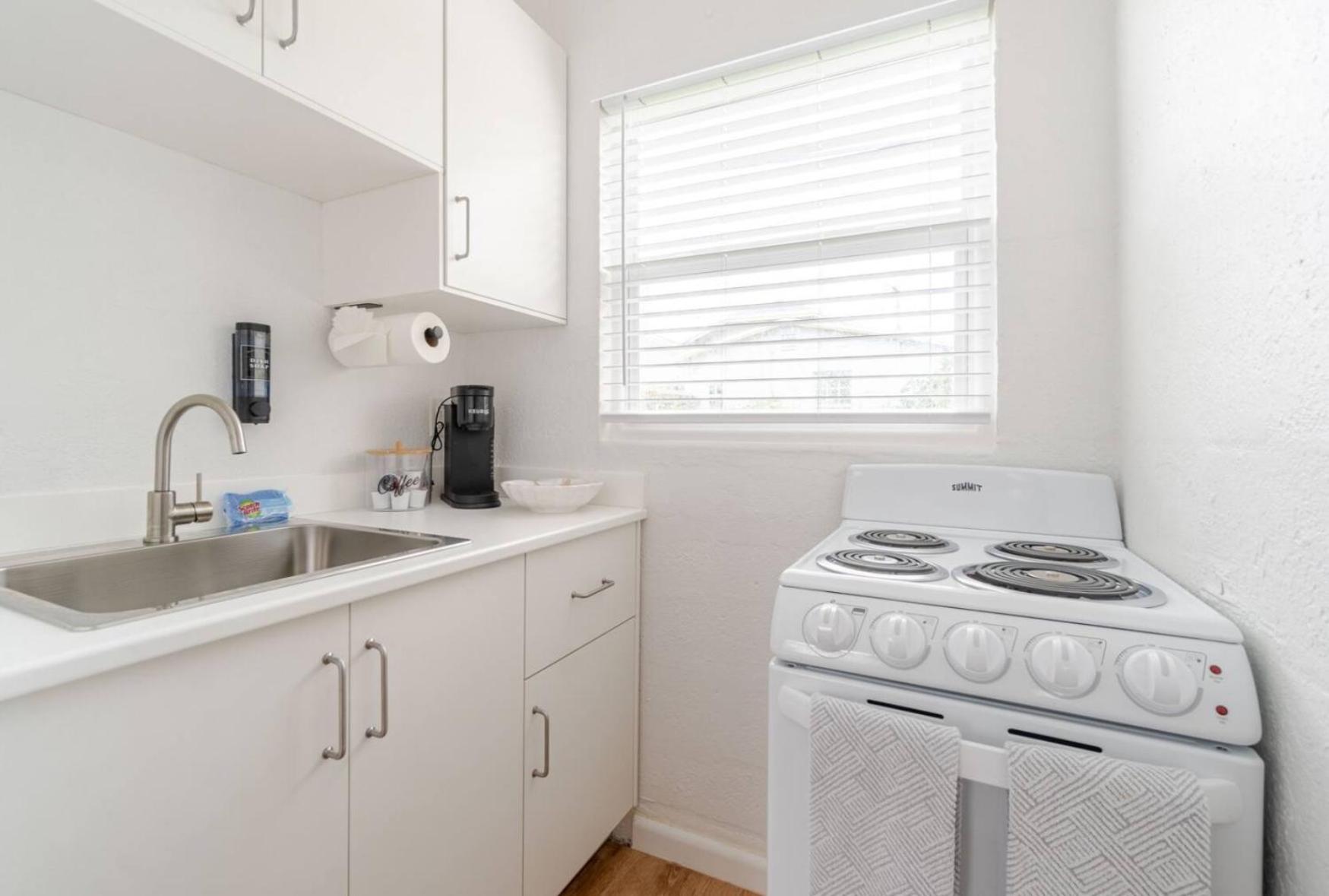 Отель West Palm Beach Escape Экстерьер фото